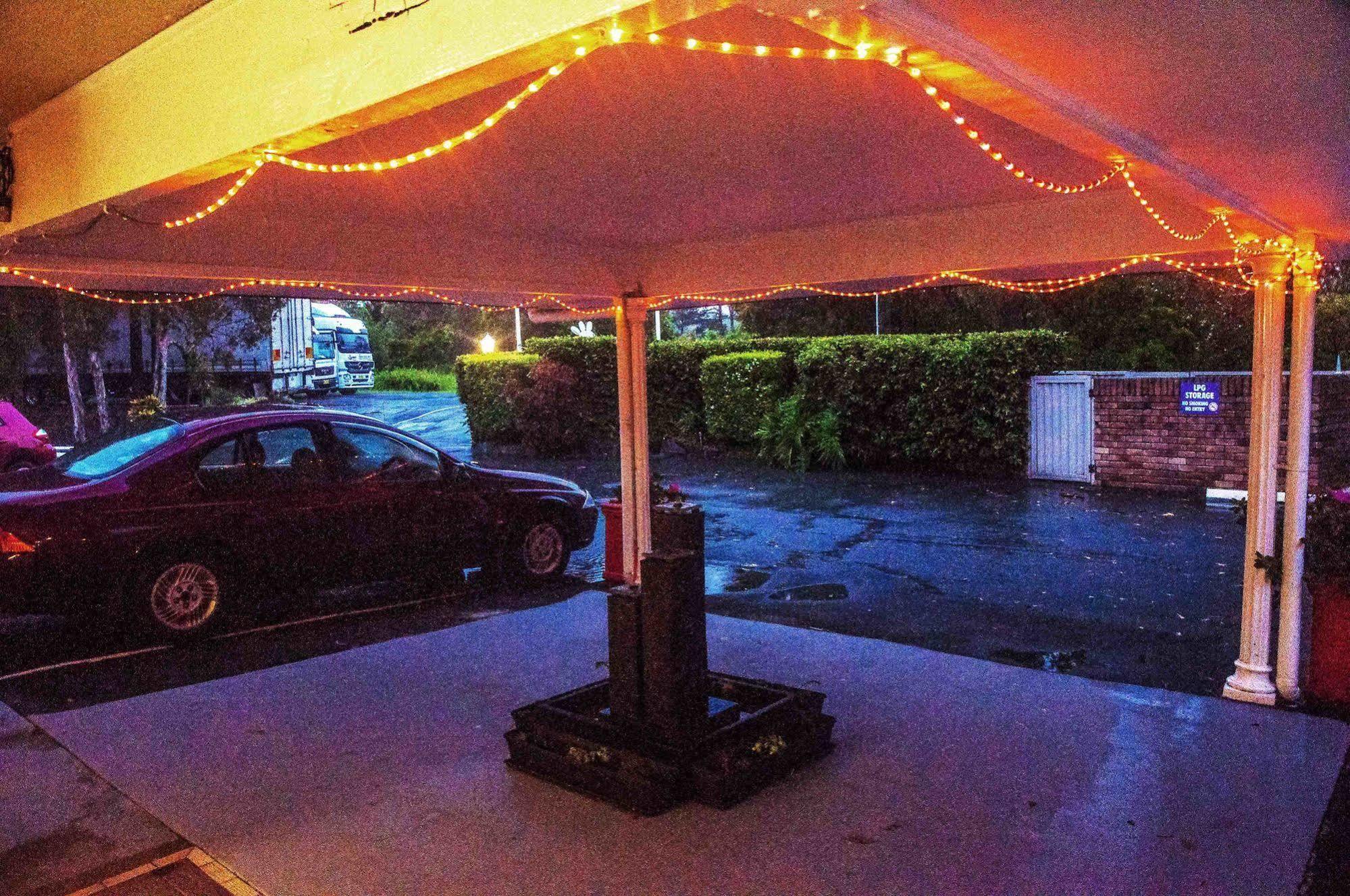 Coomera Motor Inn Guldkusten Exteriör bild